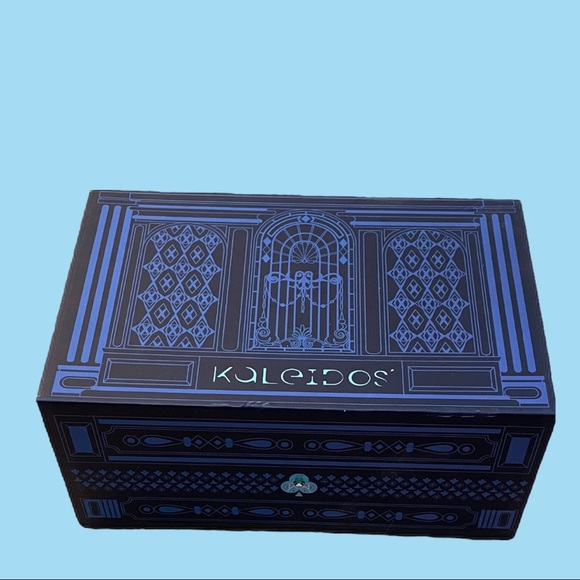 Kaleidos Club Nebula x Angela Nyquist colllab with rare Special Edition Box - Picture 3 of 6